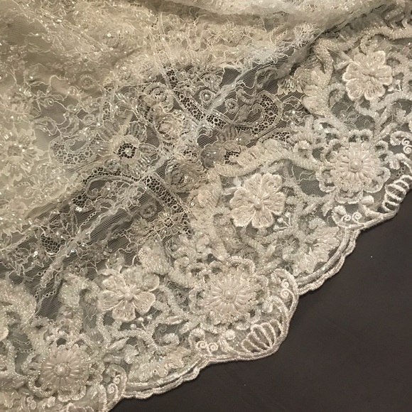 Colombian designer one of a kind Wedding Dress - Picture 3 of 6